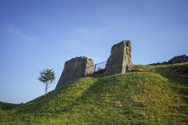 Hrad Branc: Manzaralı Tarihi Harabeler