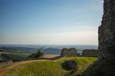 Hrad Branc: Manzaralı Tarihi Harabeler