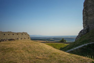 Hrad Branc: Manzaralı Tarihi Harabeler