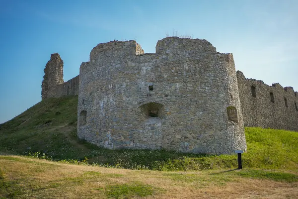 Hrad Branc: Manzaralı Tarihi Harabeler