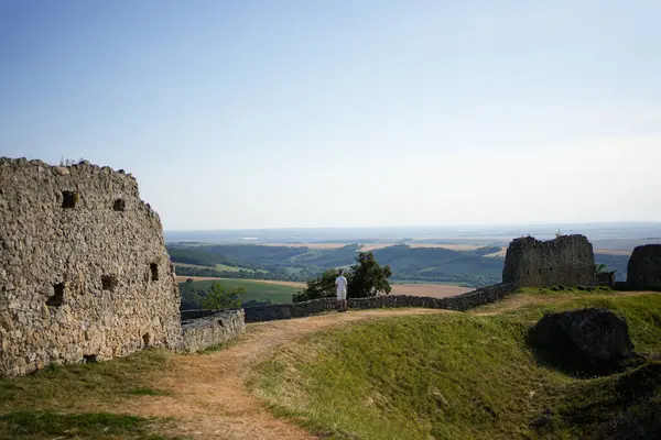 Hrad Branc: Manzaralı Tarihi Harabeler