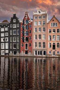 Amsterdam Konut Kanalları ve Binaları