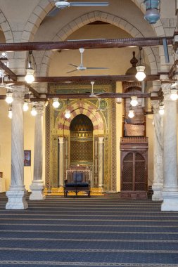 Al Jame Al Atiq - Mısır ve Afrika 'da (M.S. 641-642 yılları arasında Fustat' ta inşa edilen ve daha sonra Kahire 'nin bir parçası haline gelen) inşa edilen ilk camii olarak da bilinir.