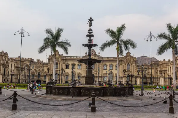 Lima, Peru - 22 Şubat 2025 Lima Meydanı Çeşmesi