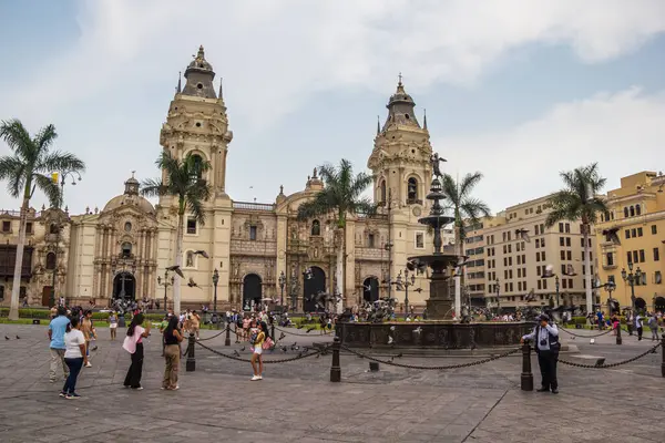 Lima, Peru - 22 Şubat 2025 Plaza Belediye Başkanı de Lima Katedrali