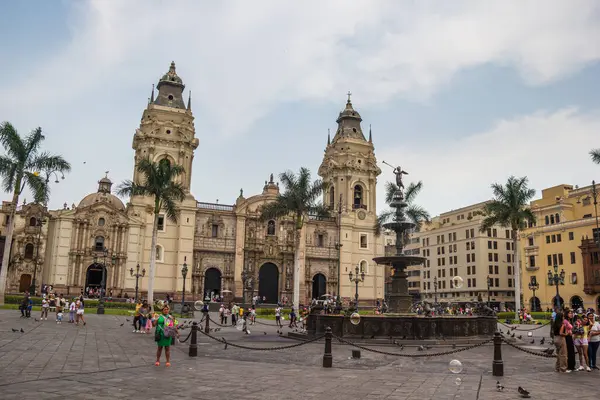 Lima, Peru - 22 Şubat 2025 Plaza Belediye Başkanı de Lima Katedrali