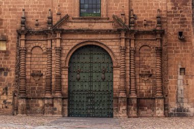 Templo de la Sagrada Familia (Kutsal Aile Tapınağı), Cusco Ana Meydanı - Peru