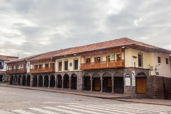 Cusco-Peru Meydanı 'ndaki binalar.