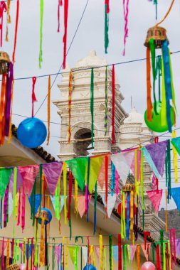 Ayacucho, Peru - 25 Ocak 2024: Karnaval sezonunda San Francisco de Paula Kilisesi, 