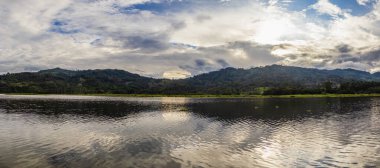 Villa Rica 'daki El Oconal Gölü - Oxapampa Eyaleti, Pasco, Peru