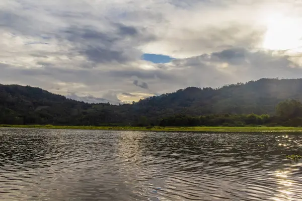 Villa Rica 'daki El Oconal Gölü - Oxapampa Eyaleti, Pasco, Peru