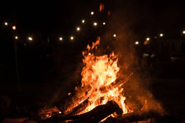 Geceleri şenlik ateşi - Lurigancho Bölgesi, Lima, Peru