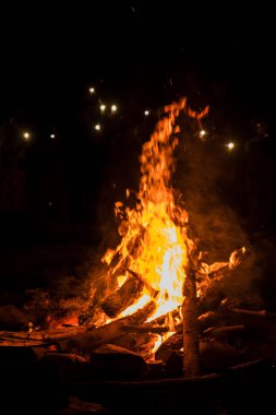 Geceleri şenlik ateşi - Lurigancho Bölgesi, Lima, Peru