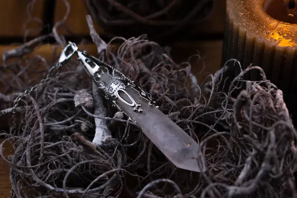 Bardaktaki güzel bir mumun yakın plan çekimi.