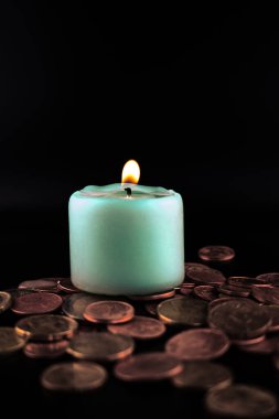 Finansal aydınlanmayı kucaklayın! Bu görüntü, sakinlik, odaklanma ve bolluğu çekmenin mistik enerjisini çağrıştırıyor. Ruhani refah, farkındalık ve refah temaları için ideal.