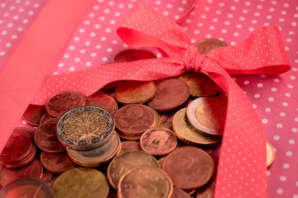 Hediye kutusunda bozukluklar var.