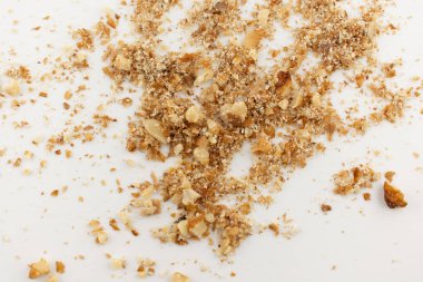 Bu davetkar yakın plan, doğal iyilik ve sağIıklı hoşgörü hissi yayarak taze ceviz parçalarını yakalıyor. Pişirme, sağlıklı atıştırma ya da süper yiyecek içeriği için mükemmel.