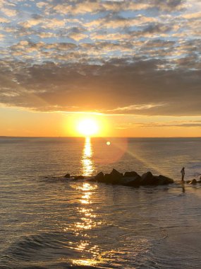 Brooklyn sahilinden gün batımına bakın..