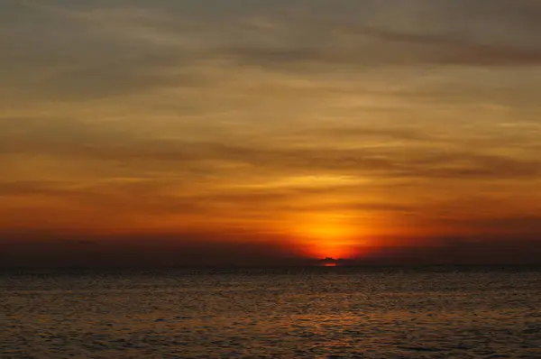 Gündüzle gece arasında büyülü bir an.