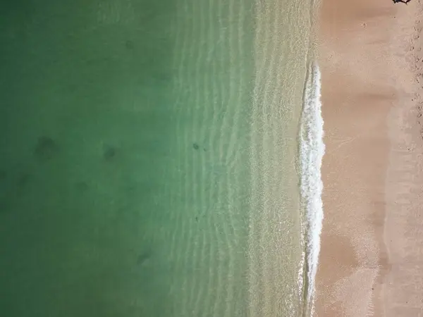 Deniz kıyısının güzel manzarası