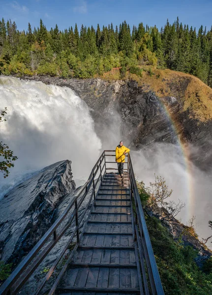 Girls Standing Viewpoint Bridge Famous Waterfall Tannforsen Northern Sweden Rainbow — Stock Photo, Image