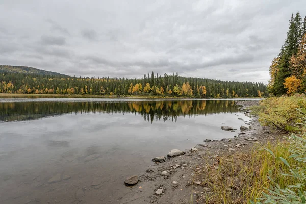 Camping Caravan River Flowing Lake Gautstraesk Surrouding Autumn Landscape Ammarnas — Stock Photo, Image
