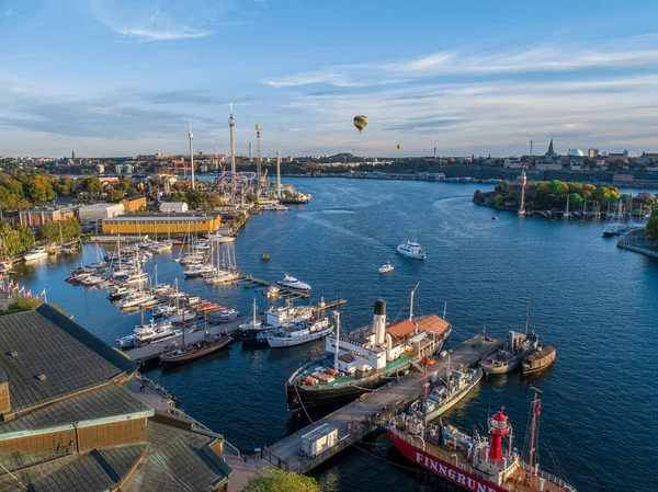 Widok Park Rozrywki Grona Lund Karuzelami Wycieczek Wyspie Djurgarden Sztokholm — Zdjęcie stockowe