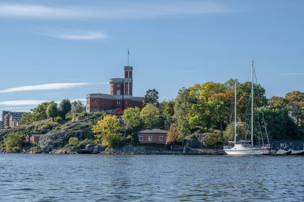 瑞典斯德哥尔摩中部卡斯特利门岛上美丽的历史城堡 — 图库照片