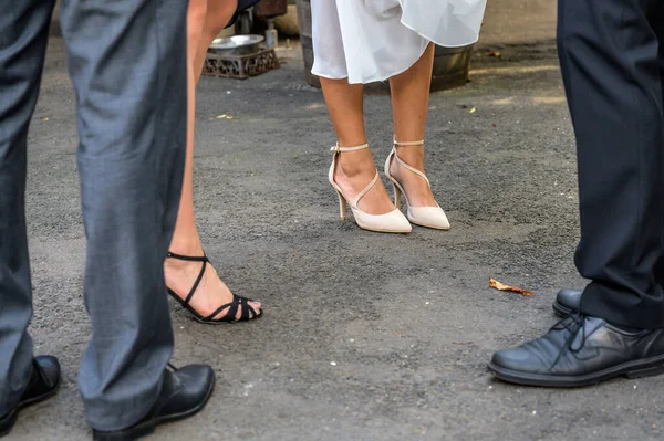 Romantik Çift Düğün Sembolleri Ayakkabıları Ile Birlikteliği — Stok fotoğraf