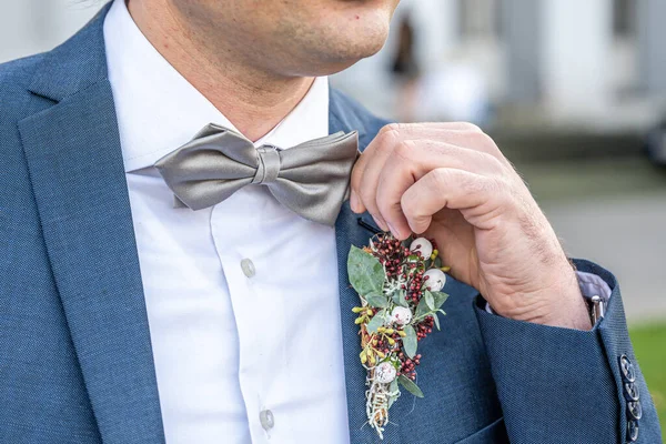 Boutonniere Flower Groom Wedding Outfit Coat Bow Tie — Stock Photo, Image