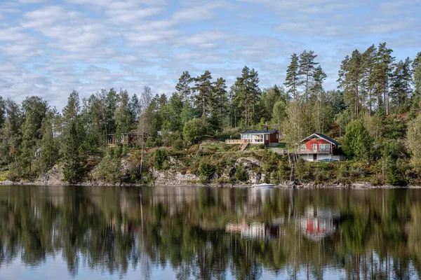 Lago Ragnerudssjoen Dalsland Suécia Bela Natureza Floresta Pinetree Casas Suecas — Fotografia de Stock