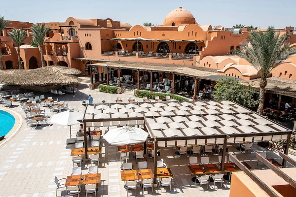 Makadi Bay Egypt 2018 Turyści Zrelaksować Się Przy Basenie Hotelu — Zdjęcie stockowe