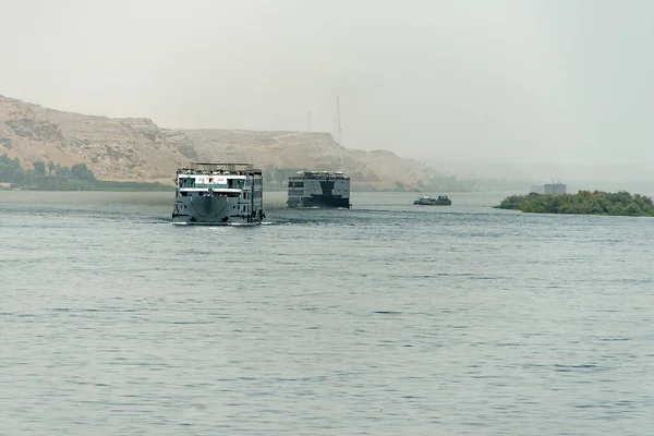 Panoramatický Pohled Úrodné Břehy Nilu Každodenní Život Během Plavby Řeky — Stock fotografie