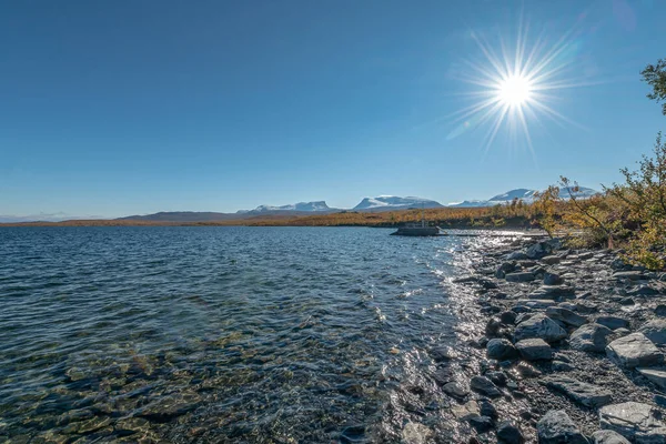 Podzimní Sezóna Abisku Jezerem Tornetraesk Pozadí Pořízena Bjoerkliden Švédské Laponsko — Stock fotografie