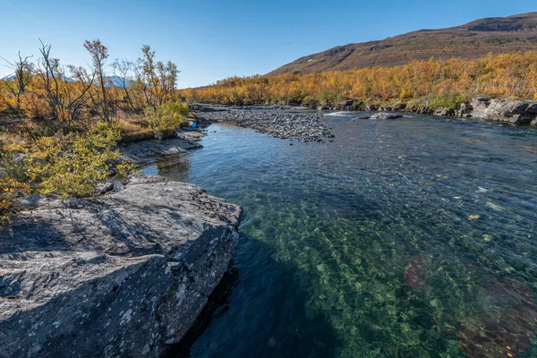 オータムアビスコキャニオンリバーアビスコヤッカ国立公園ノルトボッテンノルトボッテンスウェーデン北部のラップランドの風景 — ストック写真