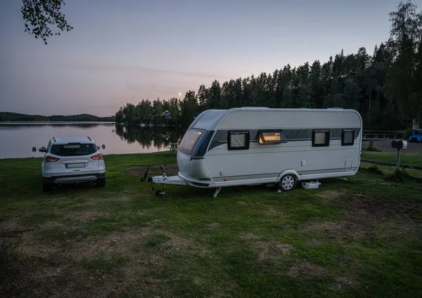 Campeggio Notturno Caravan Campeggio Sul Lago Ragnerudssjoen Dalsland Svezia Bella — Foto Stock