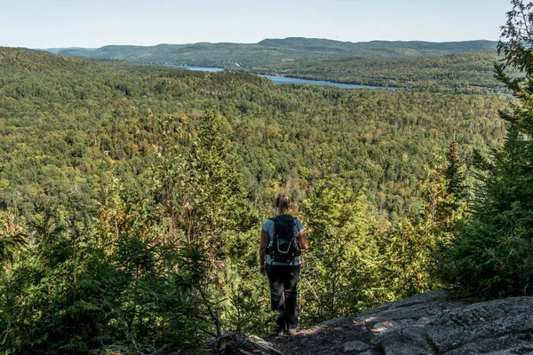Girl Hiking Forest Lake Mauricie National Park Quebec Canada Beautiful — Stock Photo, Image