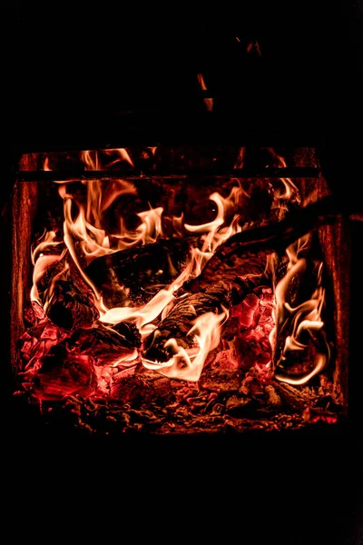 Close Picture Wood Burning Camp Fire Hot Red Flames Taken — Stock Photo, Image