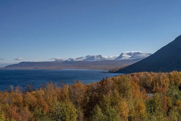 Herbstsaison Abisko Mit Dem Tornetraesk See Hintergrund Aufgenommen Aus Bjoerkliden — Stockfoto