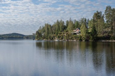 Dalsland İsveç 'teki Ragnerudssjoen Gölü. Güzel doğa ormanları..