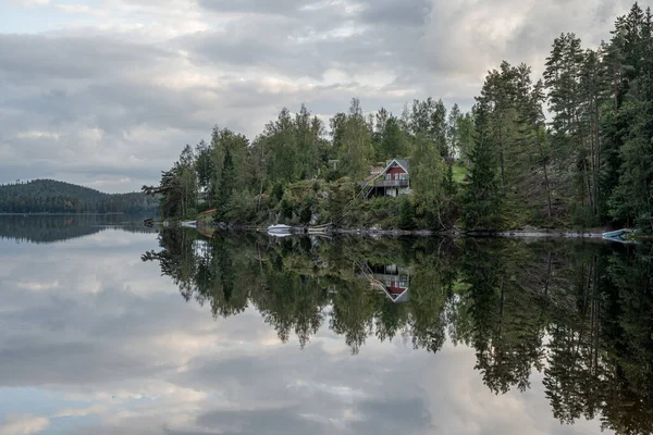 Lago Ragnerudssjoen Espelho Dalsland Suécia Bela Natureza Floresta Pinetree Sueco — Fotografia de Stock