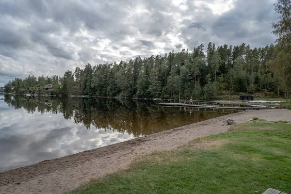 Lake Ragnerudssjoen Spejl Dalsland Sverige Smuk Natur Skov Pinetree Svensk - Stock-foto