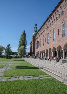 27.09.2021 Stockholm, İsveç Sahnesi Eski Şehir Gamla Stan 'deki Stadshus Belediye Sarayı kalesinin yaz manzarası.