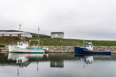 Pleasant Bay Marina balıkçı teknesi Breton Adası Cabot Yolu Nova Scotia Highlands Kanada 'yı seyrediyor..
