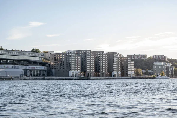 Nowoczesne Budynki Mieszkalne Nabrzeżu Sztokholmu Dzielnicy Nacka Strand Sztokholm Szwecja — Zdjęcie stockowe