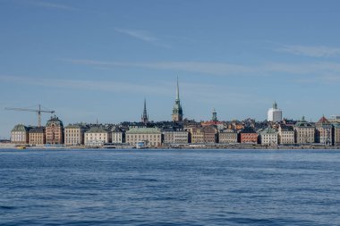 Stockholm, İsveç 'teki Old Town Gamla Stan iskelesi mimarisinin manzara manzarası..