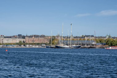 Stockholm, İsveç 'teki Old Town Gamla Stan iskelesi mimarisinin manzara manzarası..