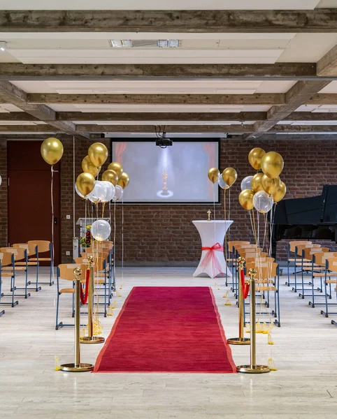 Alman Abitur Mezuniyet Balonları Ödül Heykelleriyle Parti Odası Dekorasyonu Sürpriz — Stok fotoğraf