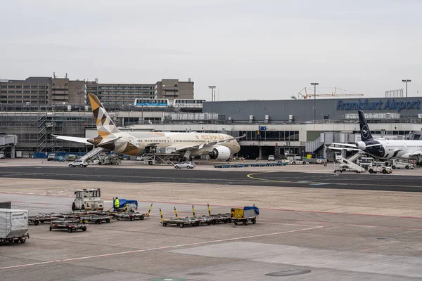 Francoforte Etihad Airbus Aereo Bimotore Piedi Presso Aeroporto Fraport Attesa — Foto Stock