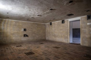 Almanya 'nın Dachau kentindeki Dachau toplama kampında bir gaz odasının içinde..